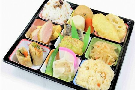 『こまちの台所』36品目以上美バランス弁当　972円（画像提供／『ロケなび！』）