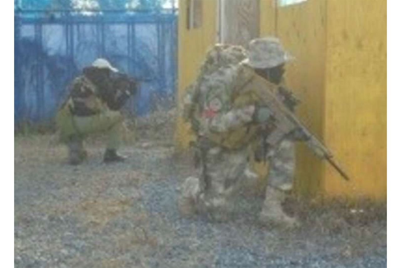 サバイバルゲームに参加する野崎祐也容疑者（本人SNSより、一部加工）