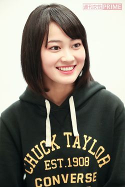 吉本実憂　撮影／佐藤靖彦