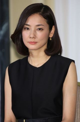 吉田羊と交際報道の中島裕翔、女性スタッフにチューも