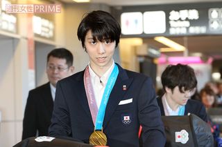 所属先のANAの祝勝会で、家族全員分の往復ファーストクラスチケットをゲットしたゆづ。彼の“家族”になって同乗したいと思っているファンは多いはず！　撮影／佐藤靖彦