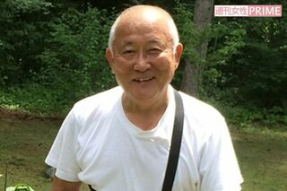 子どものころから実家の畑を手伝っていたという綿引勝彦さんは、別荘での芝刈りも手慣れたものだった