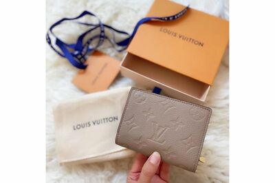 財布はルイ・ヴィトン。毎日持つものにはこだわりたい