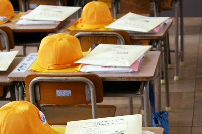 学校で進む「脱プリント」、コロナ禍で加速するペーパーレス化に先生たちのホンネは