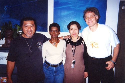 海底遺跡を世界的に有名にしたグラハム・ハンコック氏（右端）