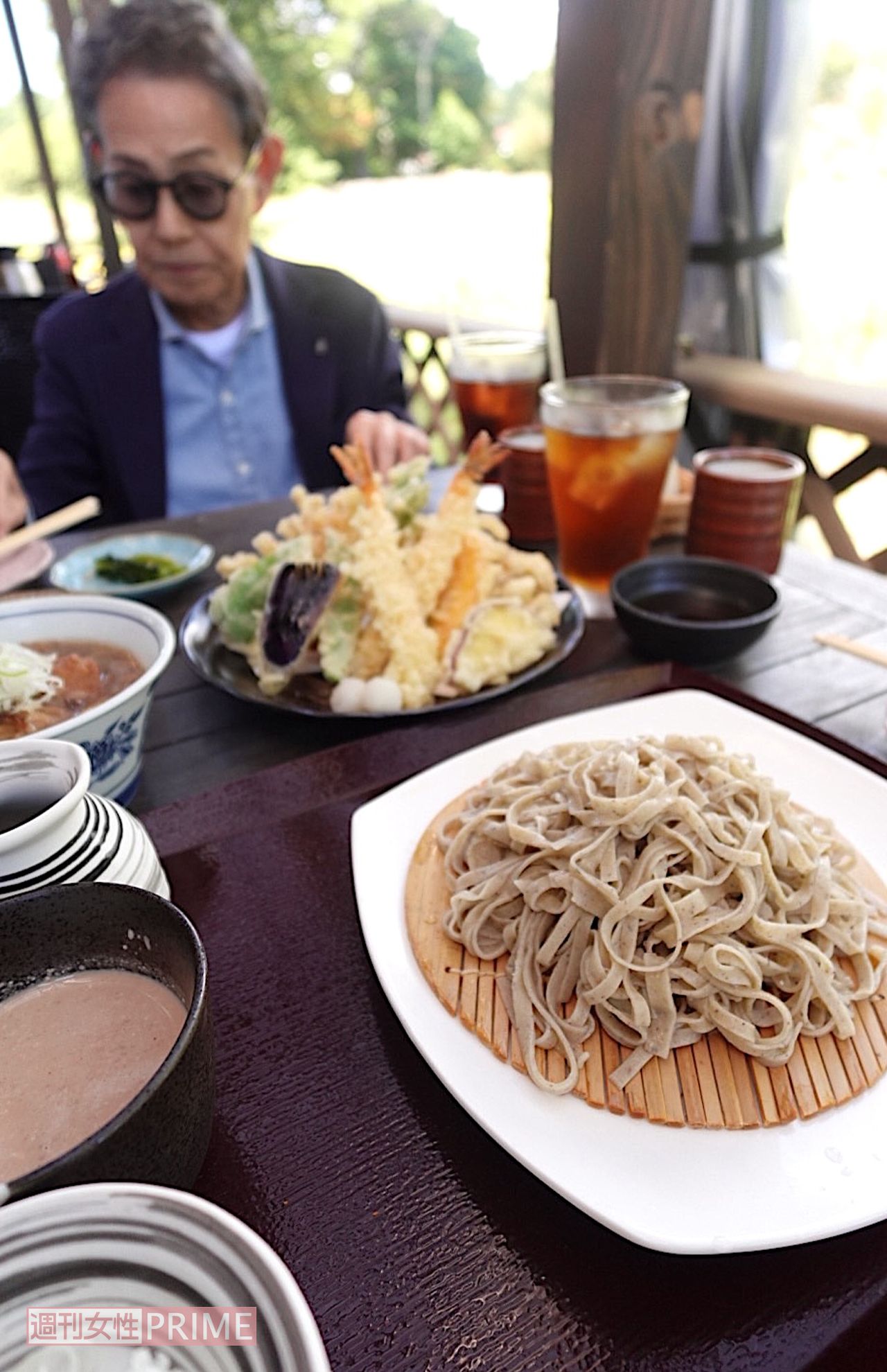 おそばと、大盛りの天ぷらも!　軽井沢はおいしいものづくしです　撮影／加藤綾菜