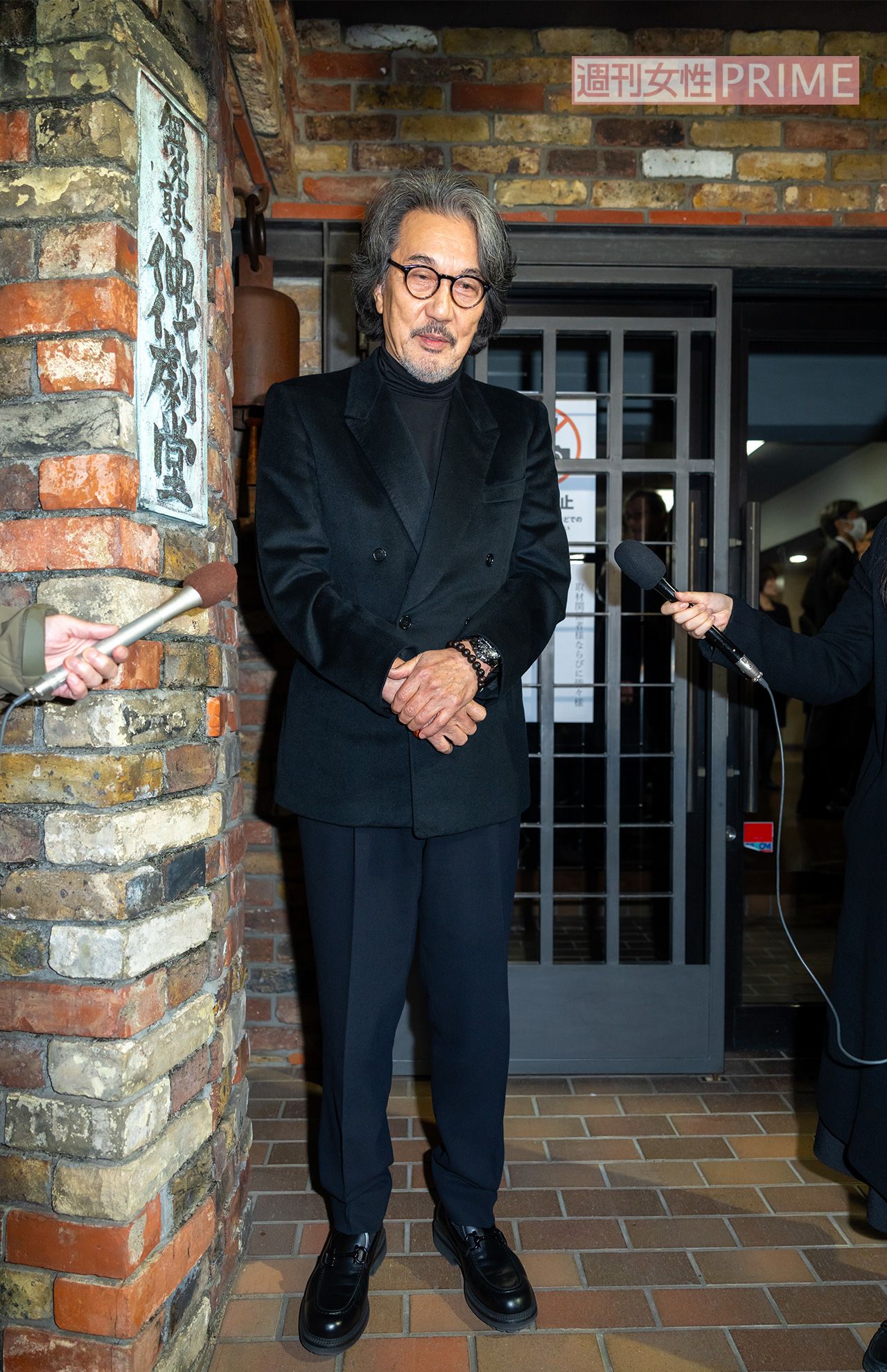 仲代達矢さんの通夜に参列した役所広司。マスコミの取材に際し、師への感謝を繰り返していた