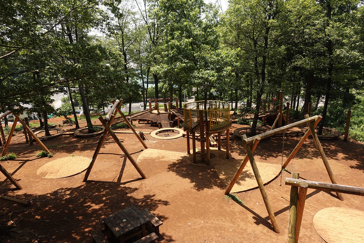 六道山・野山北公園「冒険の森」　写真提供／武蔵村山観光まちづくり協会