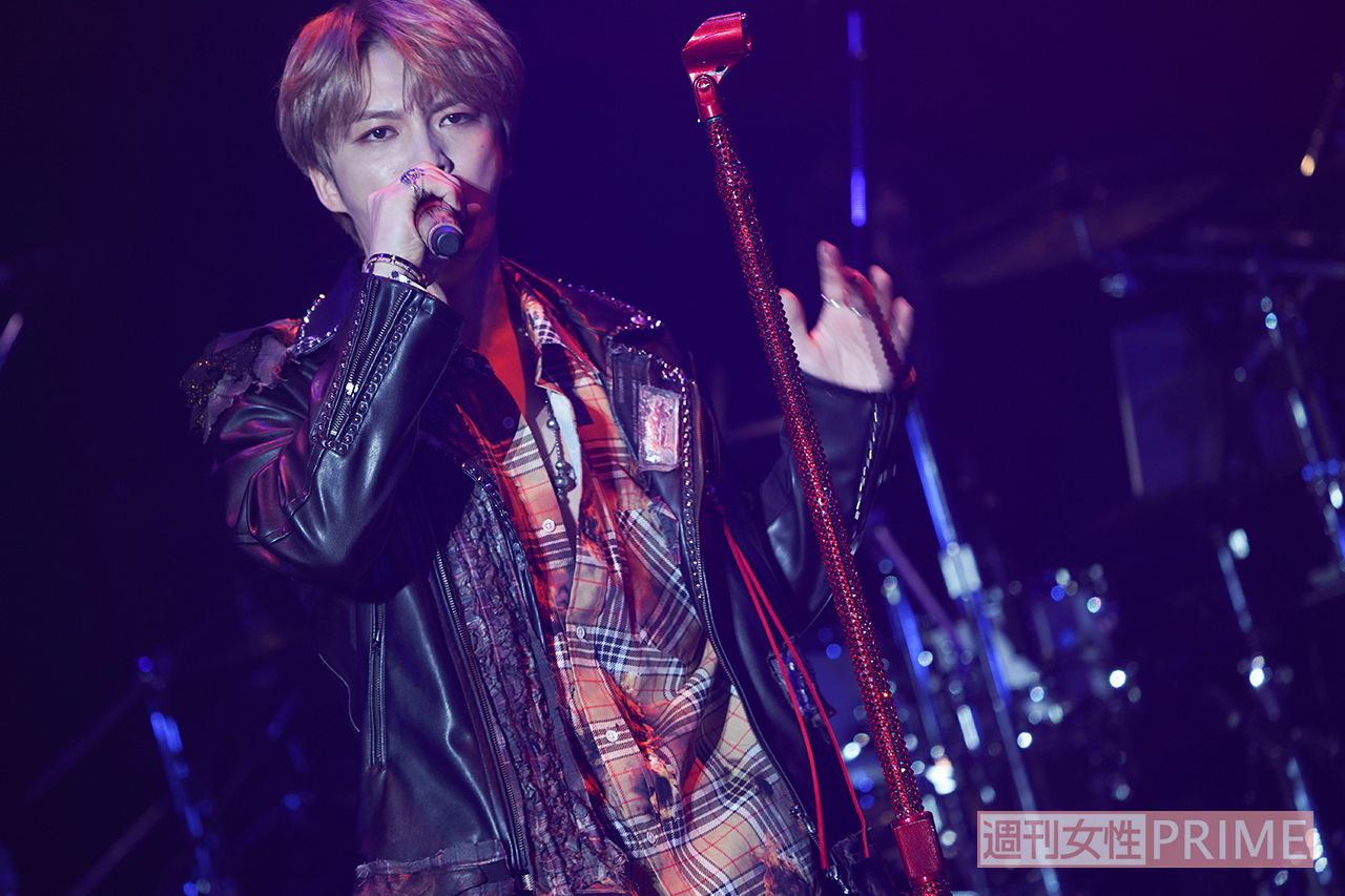 ライブでは、オーラ出まくりのカッコいい姿を披露　撮影／廣瀬靖士