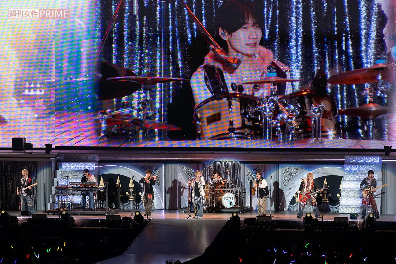 同じバンドスタイルの先輩・TOKIOの『宙船』を重厚な演奏で届けるB＆ZAI　撮影／斎藤周造