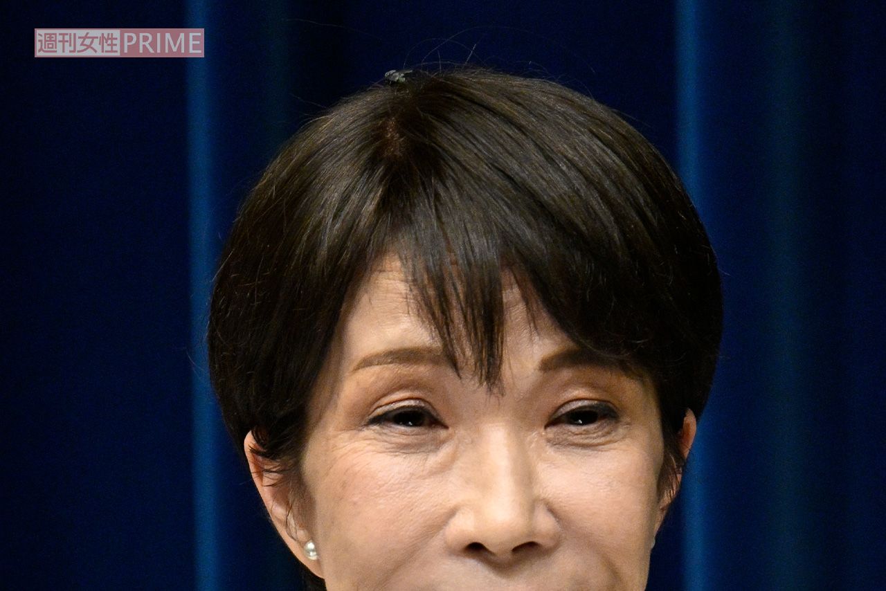 2026年7月27日の首相会見中、高市早苗首相の頭頂部に「ハエ」が止まって