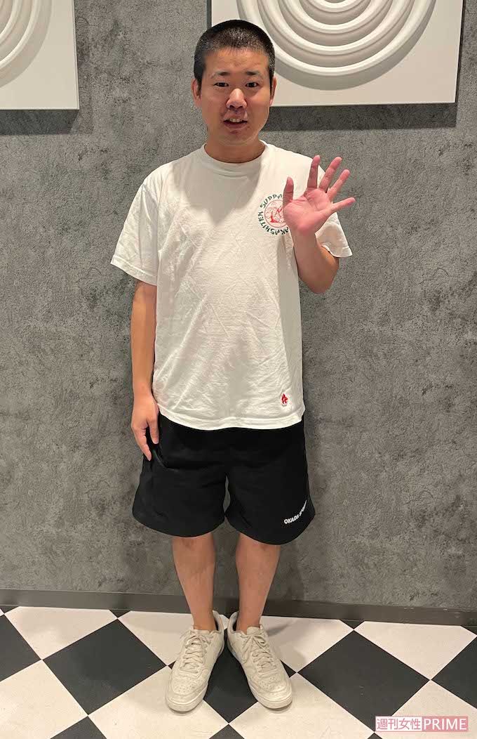 『株式会社パッチューネ』に所属する「港区家賃3万7000円男」ことお笑い芸人の岡田康太