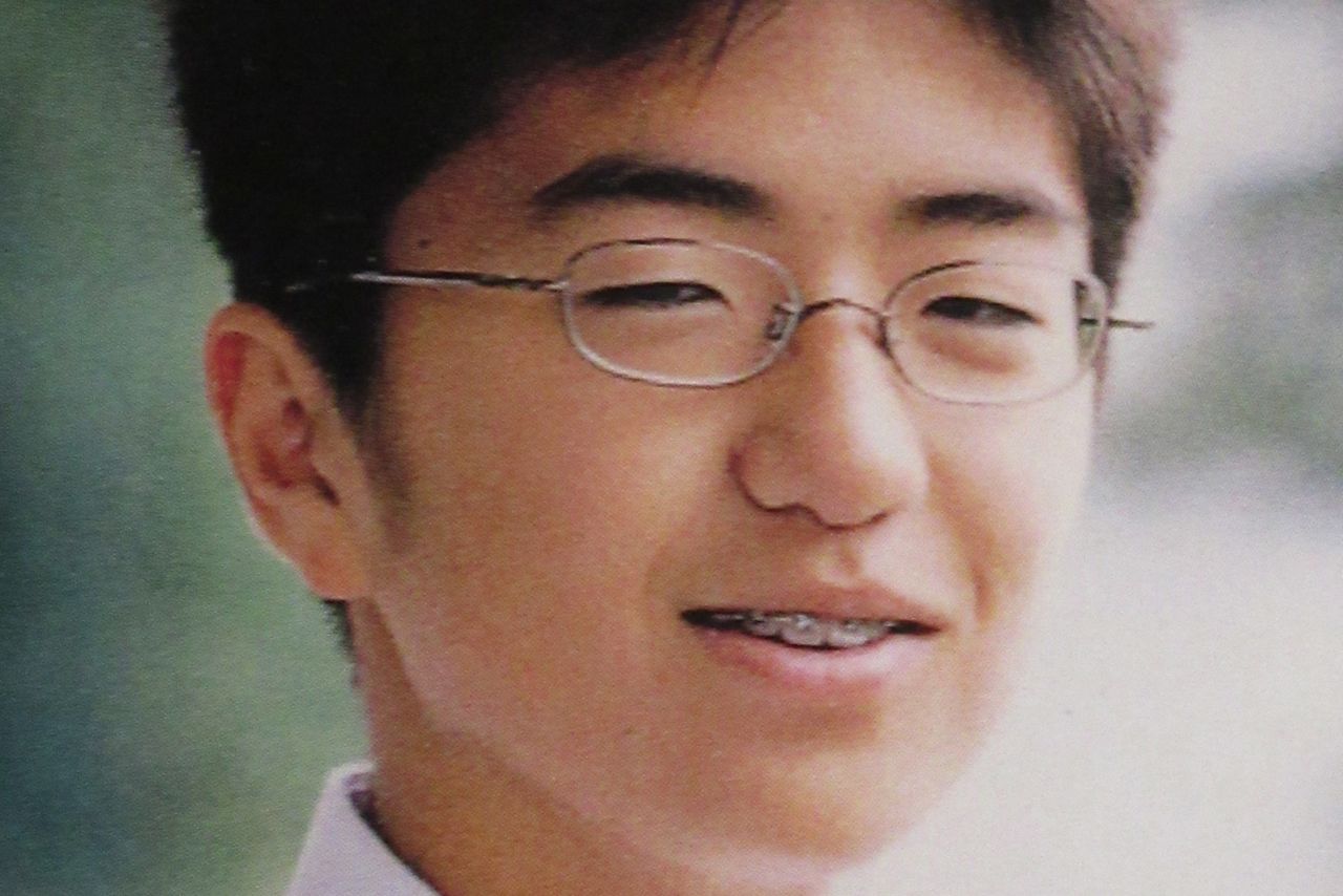 白石容疑者、中学の卒業アルバムより