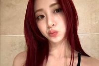 LE SSERAFIM・ユンジンの“ほぼ下着ファッション”披露に賛否「パンツレスの次は“見せパン”」韓流アイド…