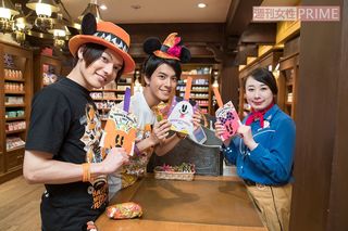 たくさん詰めたら、3種のポーチから好みのものを選んで完成！　撮影／廣瀬靖士 (c)Disney