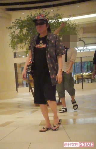 古田は半袖のシャツに短パン、サンダルと涼しげな服装