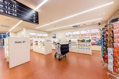 「LAOXBEAUTYAIRPORT」自由が丘店の店内。韓国、中国、タイなどアジアコスメを取り揃え、日本初の商品もある（ラオックス株式会社提供）