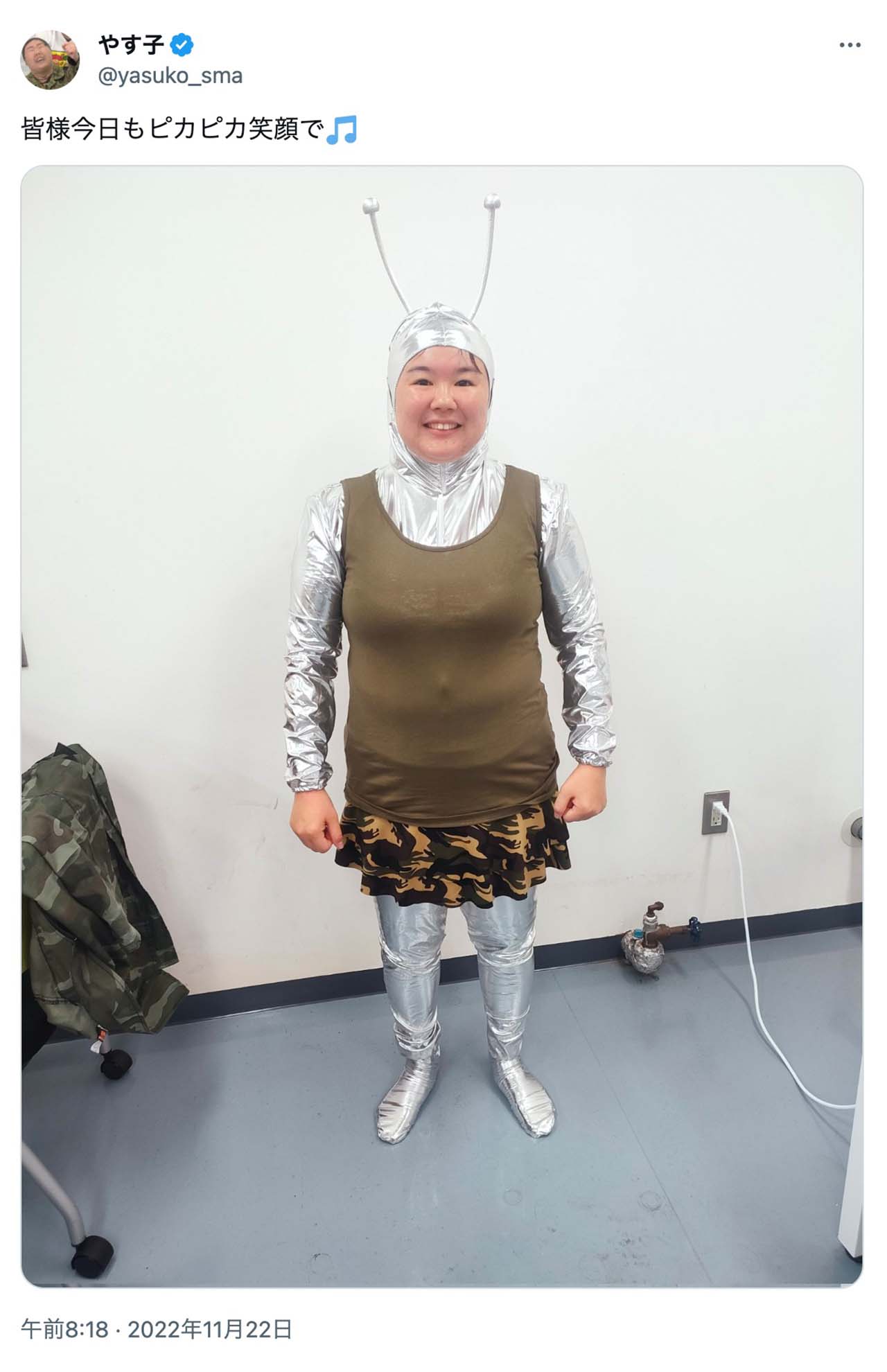 宇宙人のコスプレを披露したやす子（本人公式Xより）