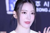 LE SSERAFIM・宮脇咲良の“超ミニ丈”ホットパンツ姿に「え、履き忘れてる!?」神…
