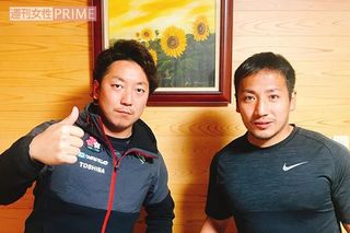 今年3月、兄・大輔さん（左）の誕生日を祝いに訪れた流（大輔さん提供）