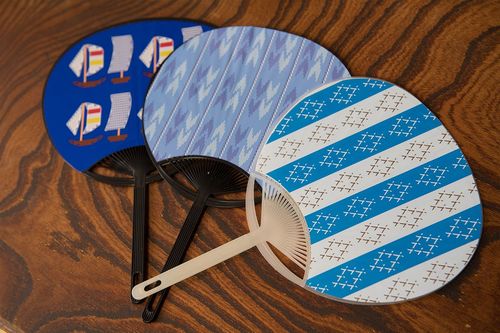 若宮さんが開発した「エクセル・アート」で作った団扇