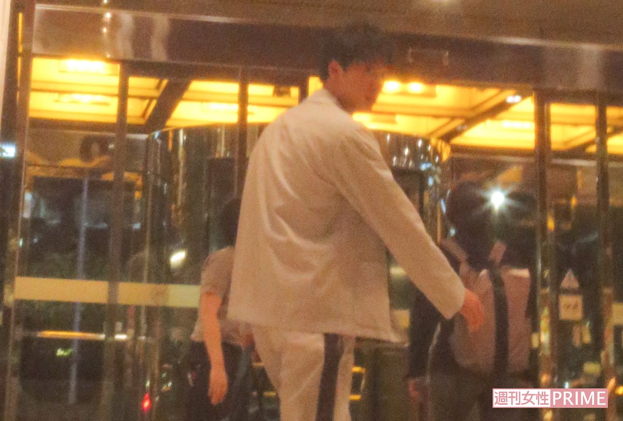 1次会会場に入る竹内