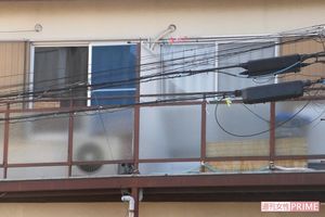 事件現場のアパートは、しばらく花束が絶えなかった