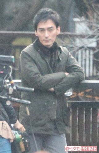 2017年、ドラマロケ休憩中の草なぎ剛