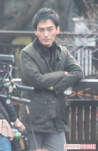 ドラマロケ休憩中の草なぎ剛