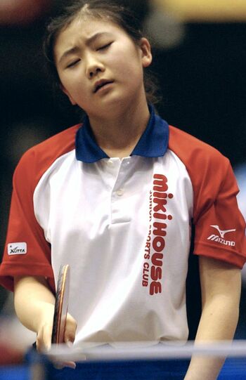 '02年、全日本卓球選手権女子シングルス6回戦で敗れ、悔しそうな“泣き虫愛ちゃん”　写真／共同通信社
