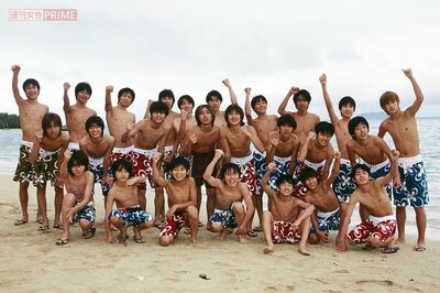 滝沢秀明を筆頭に「Jr.黄金期」メンバーが大人気に（1998年、ハワイロケにて）