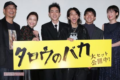 演技に挑戦すれば菅田将暉にも才能を絶賛されたYOSHI（右から3番目）