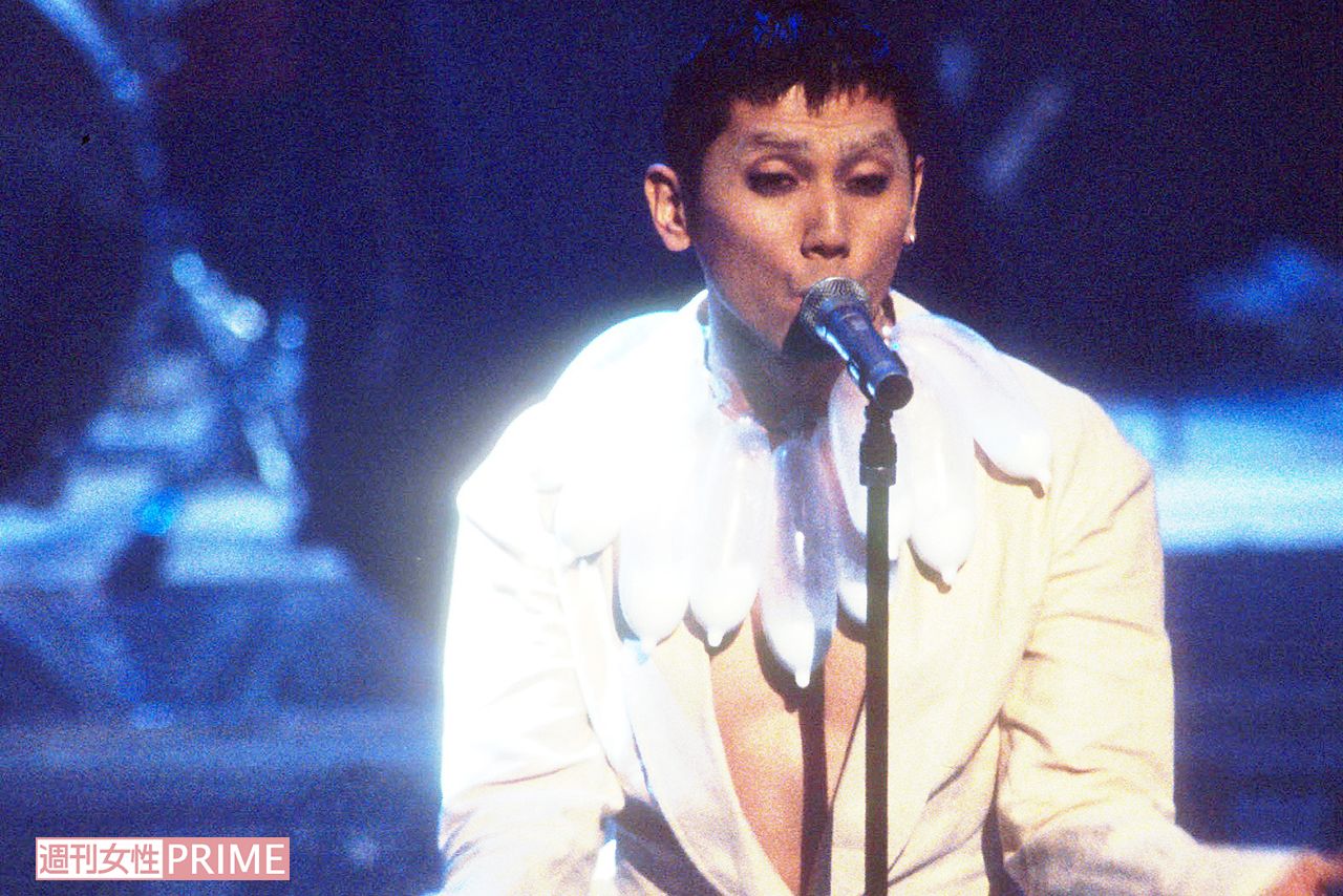 '92年紅白出場の本木雅弘　ネックレスのコンドームが神々しい