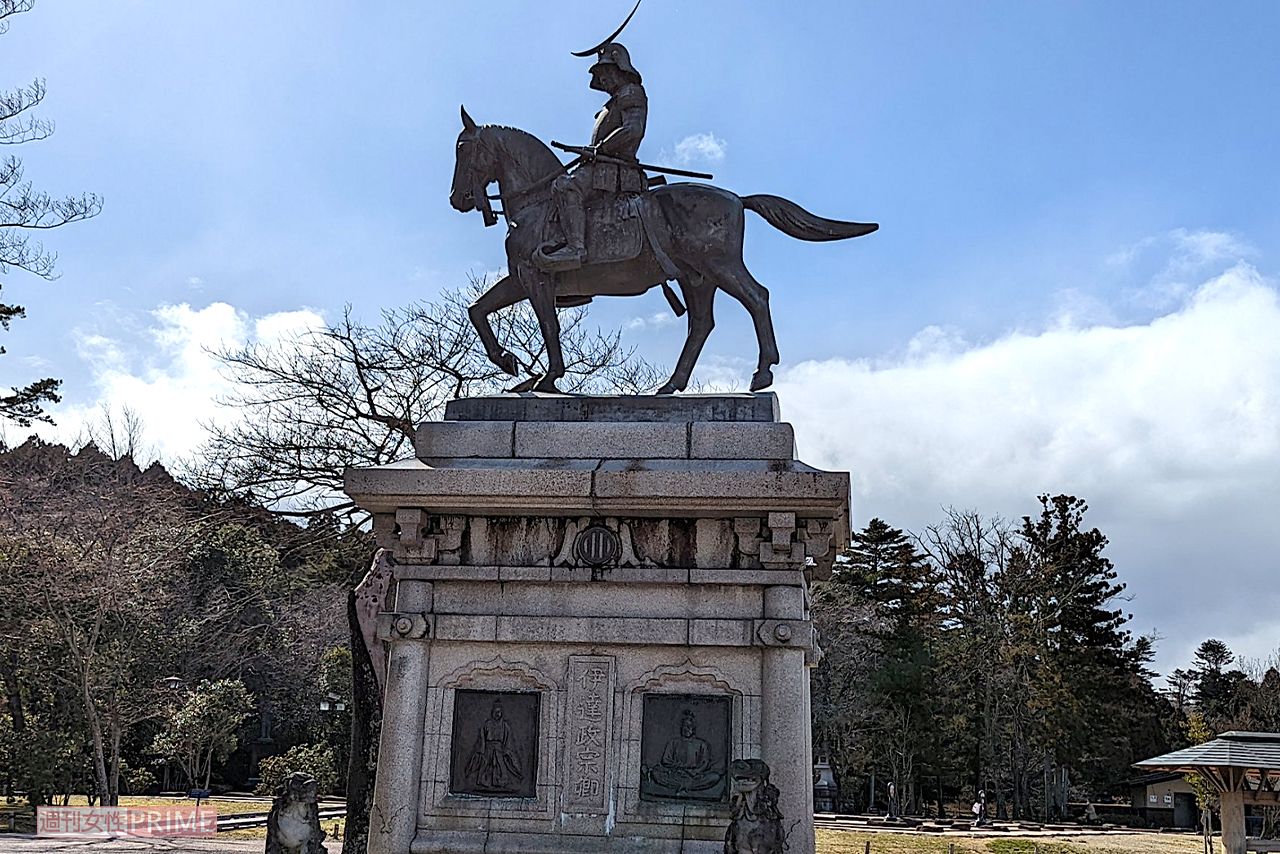 仙台城跡にある伊達政宗公騎馬像