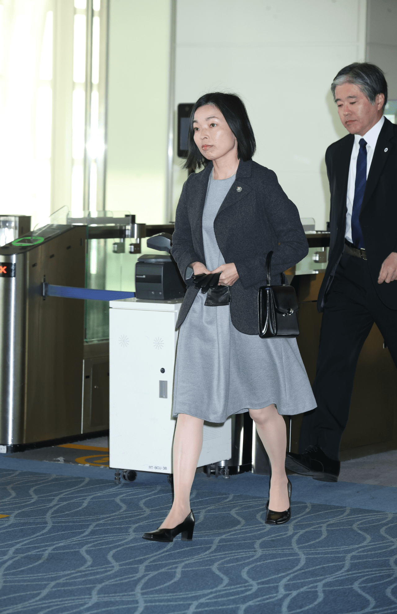 2024年11月9日、イギリスから羽田空港に帰国された彬子さま　撮影／吉岡竜紀