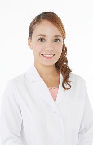 石原新菜先生（43歳）●医師、イシハラクリニック副院長。ヒポクラティック・サナトリウム副施設長。主に漢方医学、自然療法、食事療法により種々の病気の治療にあたりながら、テレビ、ラジオ、雑誌などで幅広く活躍中。著書に『お医者さんがすすめる不調を治す10倍ショウガの作り方』（アスコム）など。