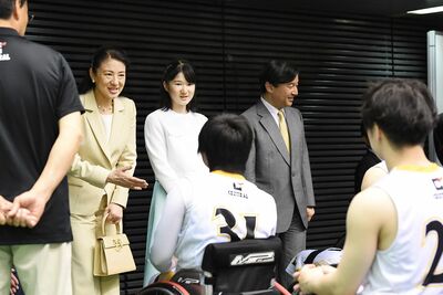 初等科時代、バスケ部だった愛子さまは車いすバスケの選手とのご懇談に花が咲き、予定時間を大幅に超えた（'17年5月5日）