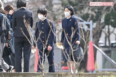 筑附の説明会に向かわれる悠仁さまと紀子さま  