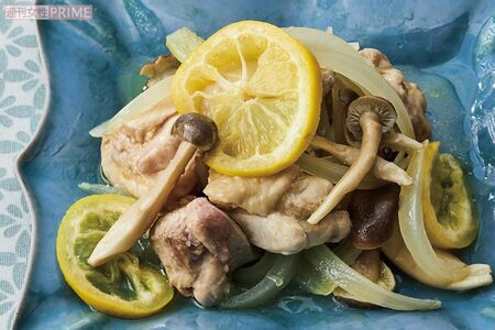 レモン蒸し鶏　撮影／廣瀬靖士