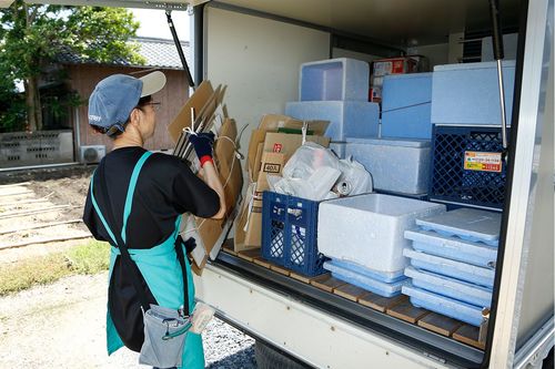 宅配ロッカーに資源ゴミがあれば回収するサービスも