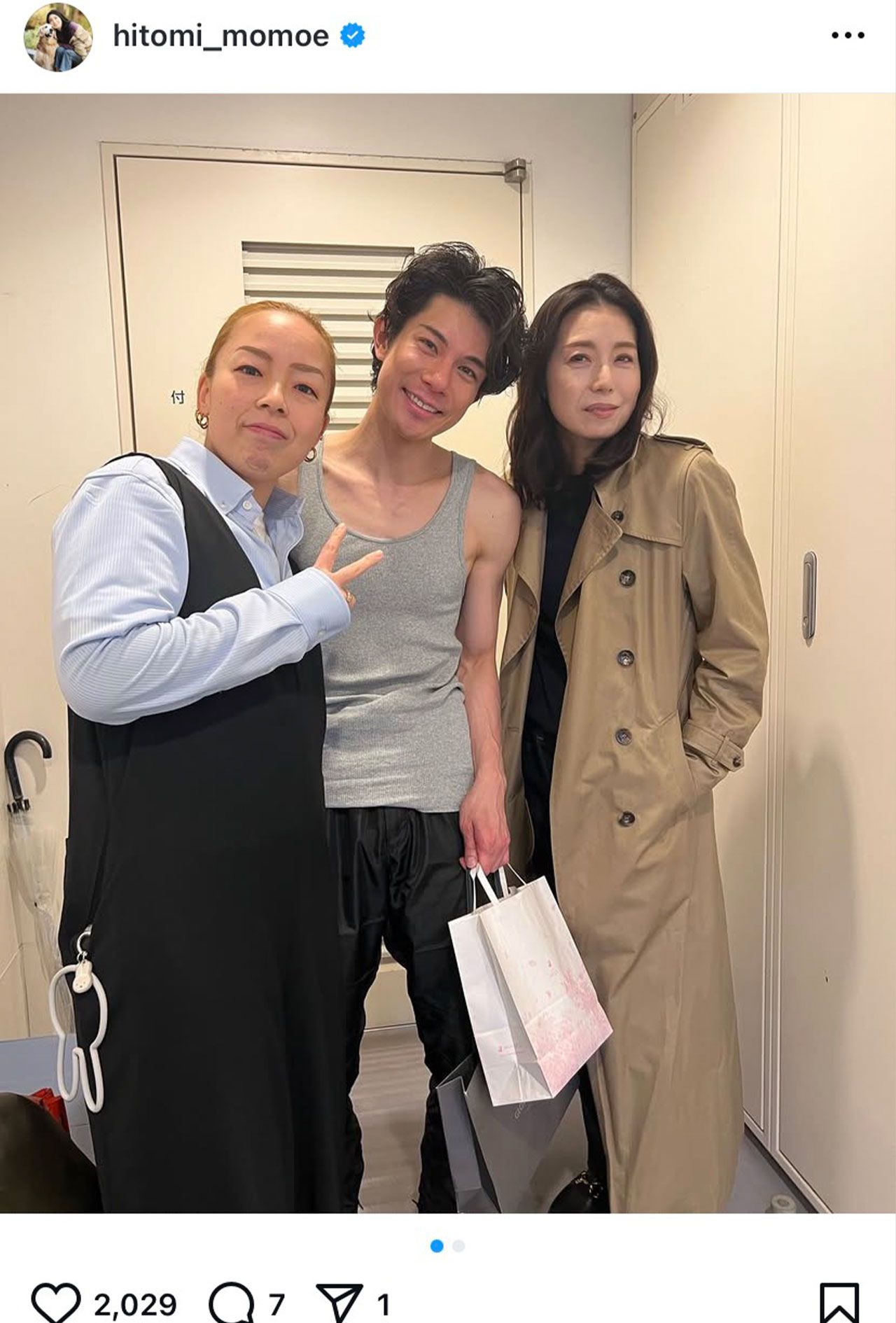 俳優の柿澤勇人（真ん中）、高橋ひとみ（右）と写られる瑶子さま（高橋ひとみのインスタグラムより）