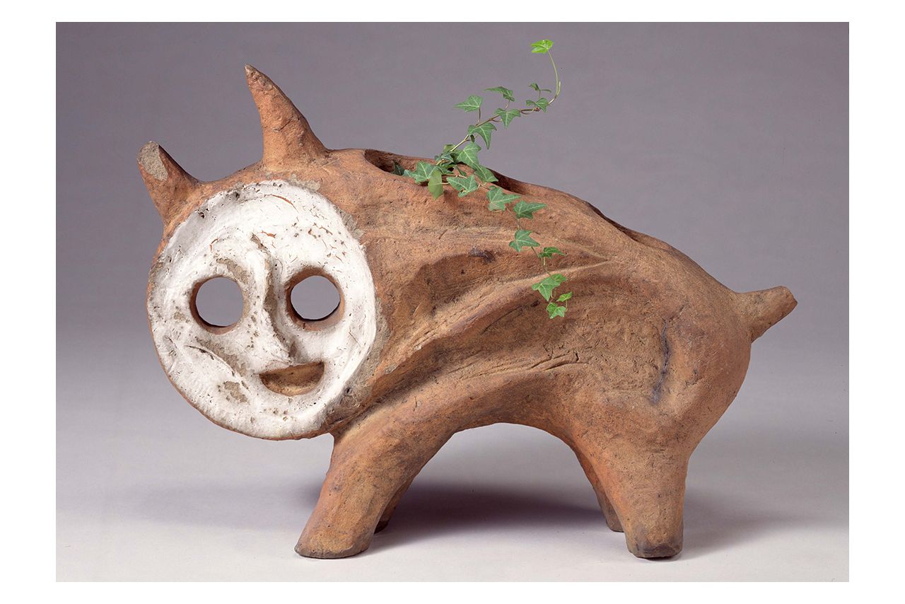 『犬の植木鉢』（C）岡本太郎記念現代芸術振興財団