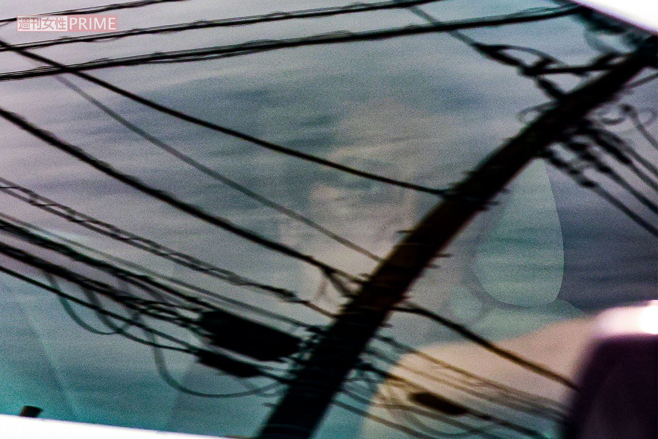 4月1日、所属事務所から車で仕事に向かう松岡充