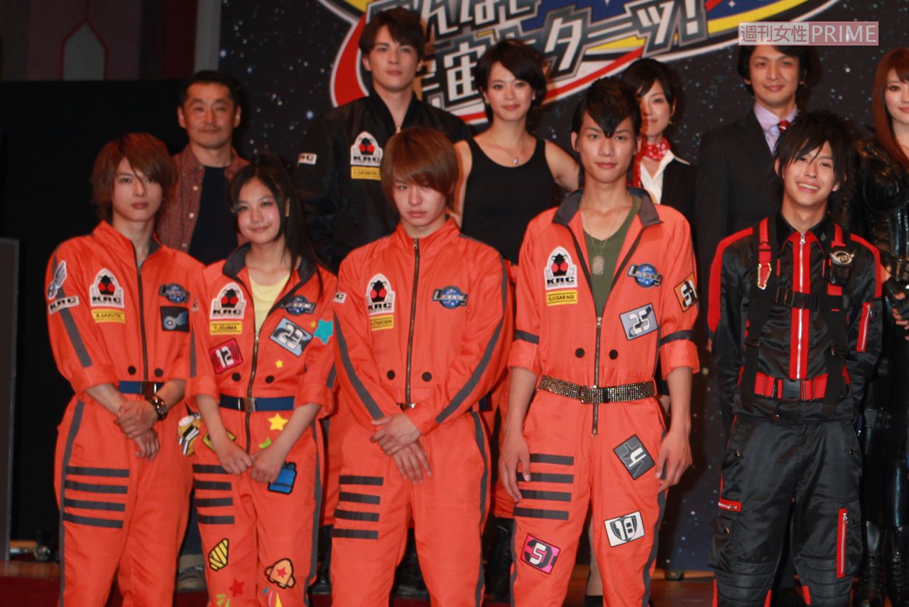 吉沢亮（前列左）、映画『仮面ライダーフォーゼ』制作発表にて（2012年）