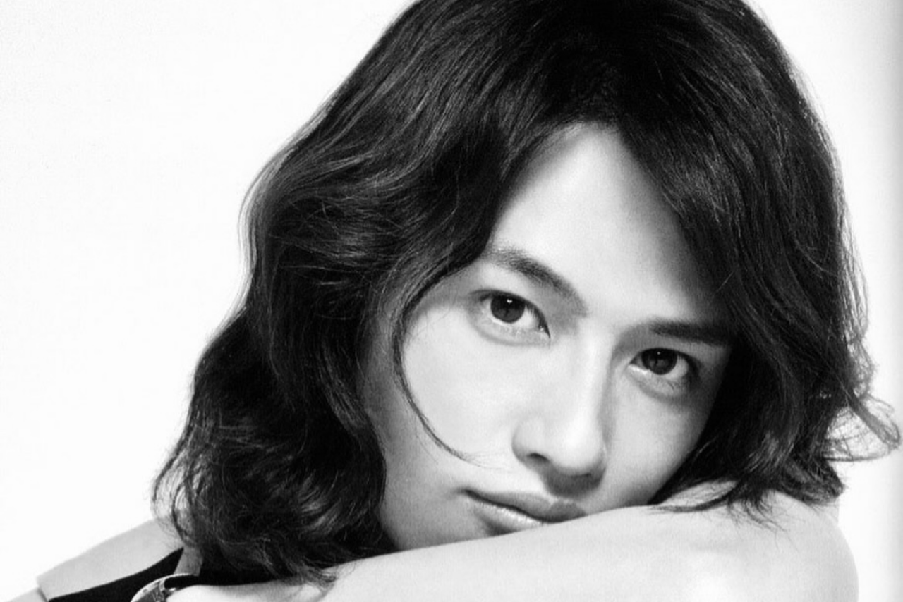 「こんな時代もあったね」と過去をロングヘア―時代を振り返った(斎藤工公式インスタグラムより)