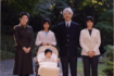 秋篠宮さまの誕生日に公開された家族写真。1歳2か月になった悠仁さまを中心に(2007年11月)