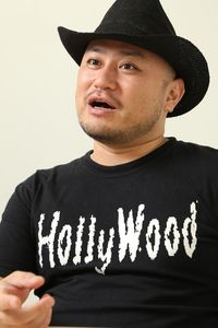 ハリウッドザコシショウ●1974年生まれ。大阪NSC11期生。'92年、お笑いコンビ・G☆MENSとしてデビュー。'02年、解散後はピン芸人として活動。'16年、R-1ぐらんぷりで優勝を果たした。