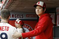 エンゼルス・大谷翔平は意外と親分気質！右肘の手術後ベンチで見せたコーチ顔負けの指導者っぷり、ネビン監…