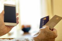 中高年がやりがちな「スマホ・SNS」のしくじり事例、“ゆがんだ正義”にご注意を