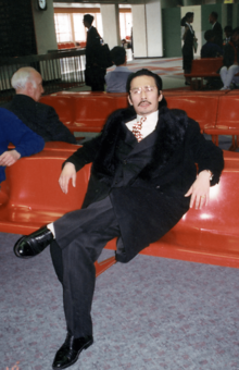 港で輸出貨物の検査官をしながら、作曲活動、バンド活動を精力的にこなす